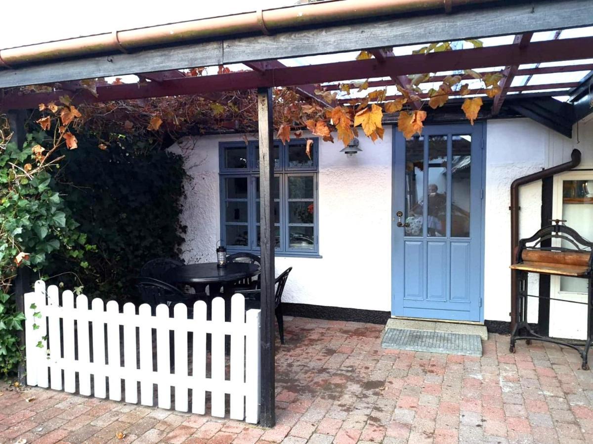 Cosy Cottage In A Garden อิสเฮย ภายนอก รูปภาพ