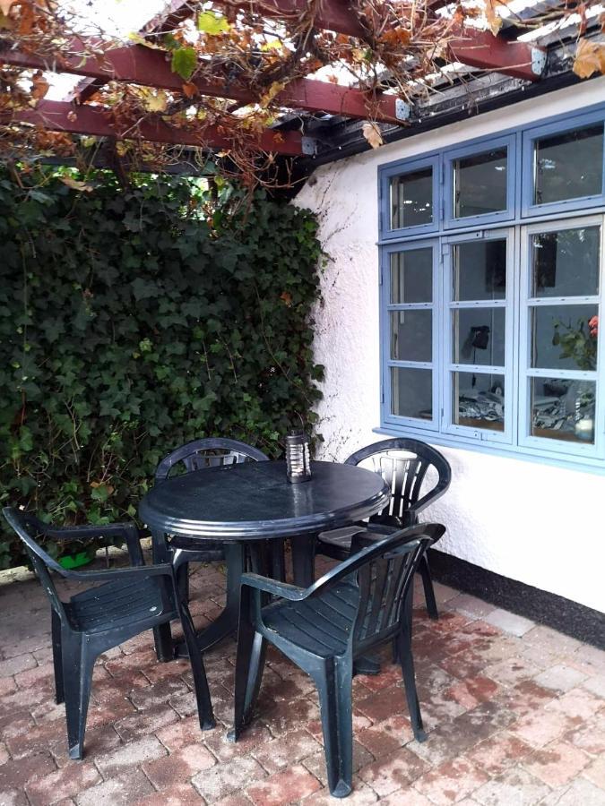 Cosy Cottage In A Garden อิสเฮย ภายนอก รูปภาพ